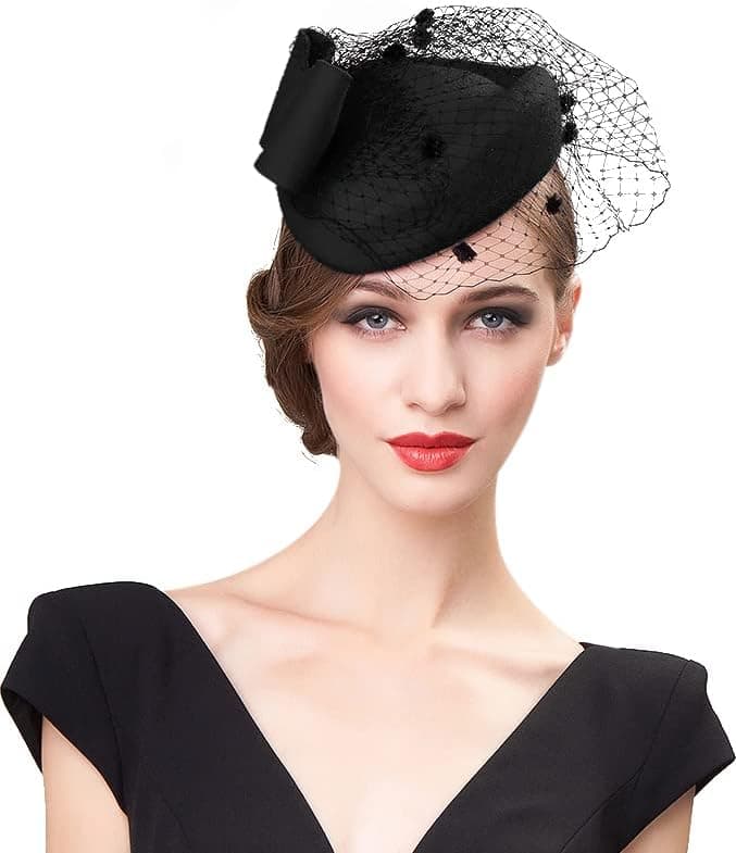 Black wool felt hat with veil